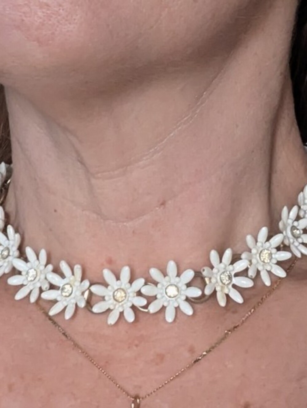 White Daisy Floral Choker Necklace - Vintage Women’s Jewelry